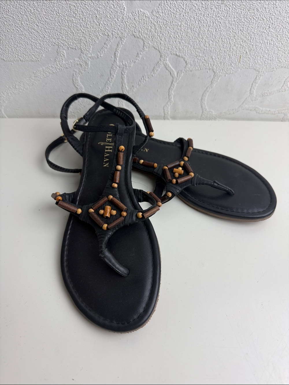 Cole Haan Black Leather Beaded T-Strap Sandals with Brown Wooden Beads Size 6.5